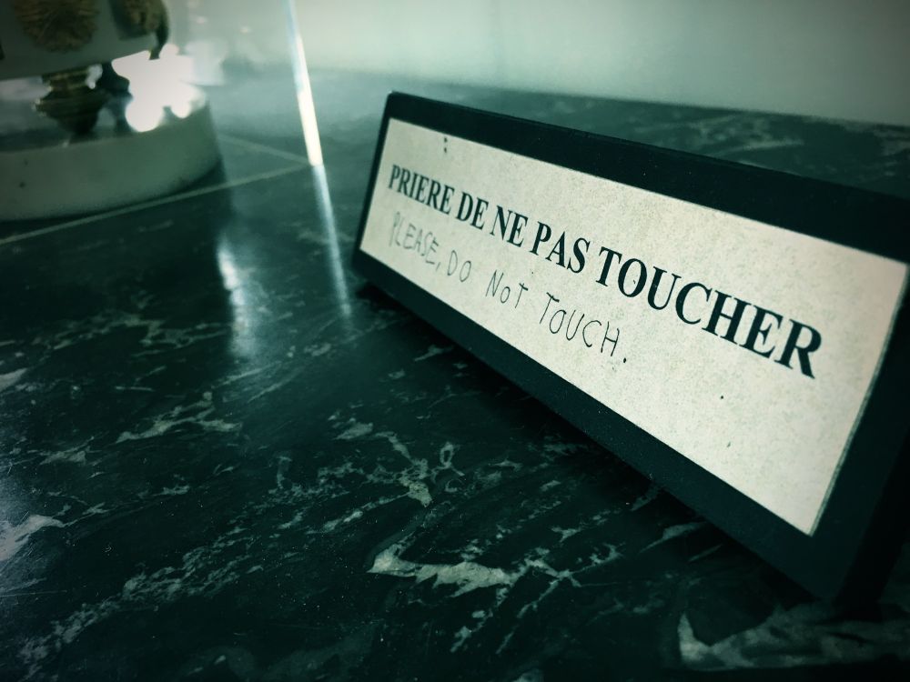 #photoOfTheDay shot on iPhone 6s Plus taken in Paris, France | AWS Rekognition sees #Floor 99%, #Flooring 99%, #Text 85%, #BusinessCard 83%, #Symbol 66% | Sent with ❤️