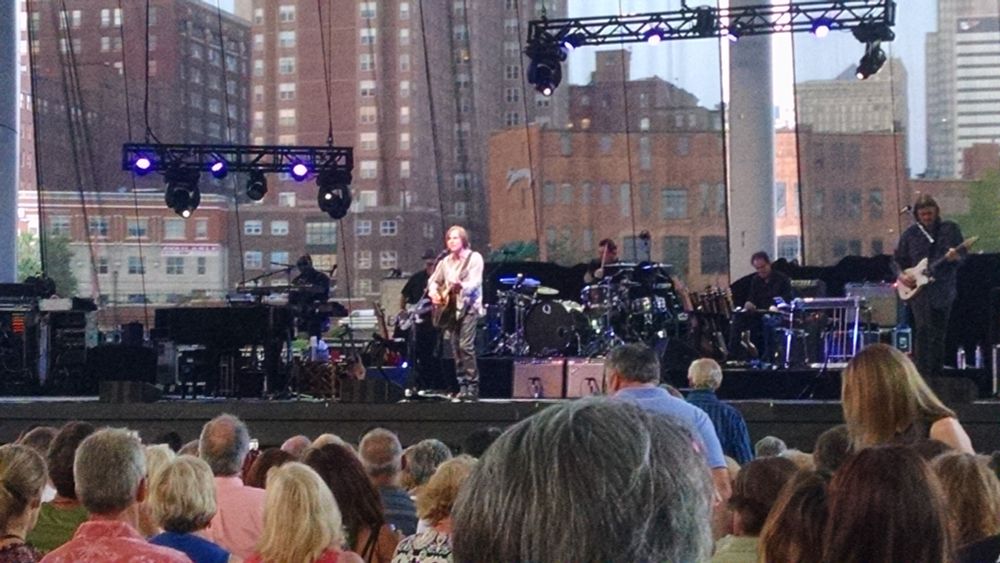 Jackson Browne on stage in concert