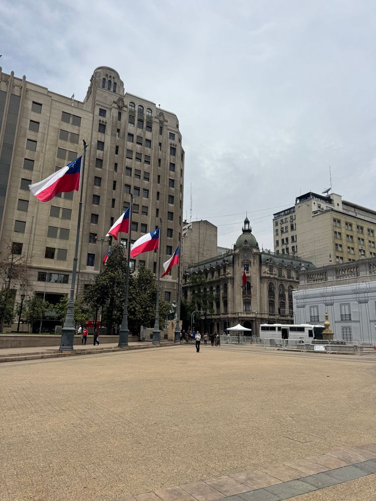 Foto da praça da casa da moeda de Santiago, Chile 