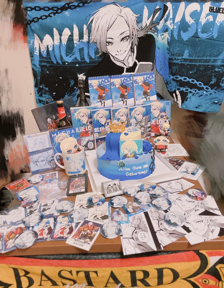 去年より圧倒的に増えたグッズうれしや！！並べるセンス？そんなの知りません！笑
単行本、来年までにもっと各国の揃えたい()