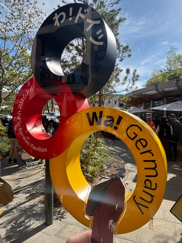 どちゃくそスーツのkis似合いすぎてて横転。bll世界線でぜひ長谷部選手ポジでキャラ化されてAIカイザー選手と会話！みたいなコンテンツにして欲しい〜〜！！お口悪いからよそ行きザに補正されてて、遊びに来たよぴ含めたBMメンバーにからかわれてて欲しい((妄想