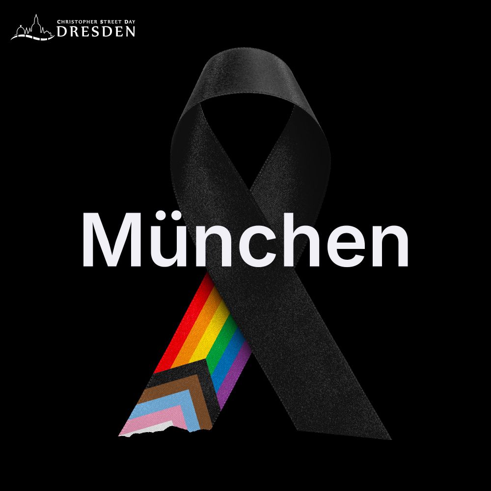 links oben: Logo des CSD Dresden e.V.
mittig: "München", dahinter eine schwarze Trauerschleife. Eine Seite der Schleife endet in einer Progressiv-Pride-Flagge