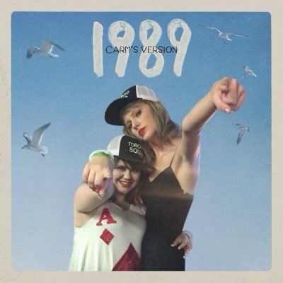 A picture of Taylor Swift and Carm in TAYRONTO hats 