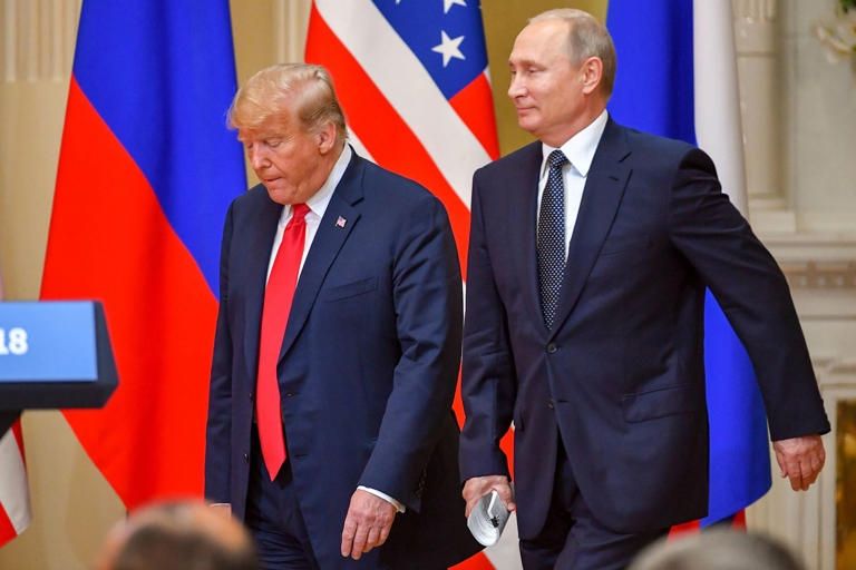 Image of Trump looking subservient and Putin looking victorious, taken during their Helsinki meeting.