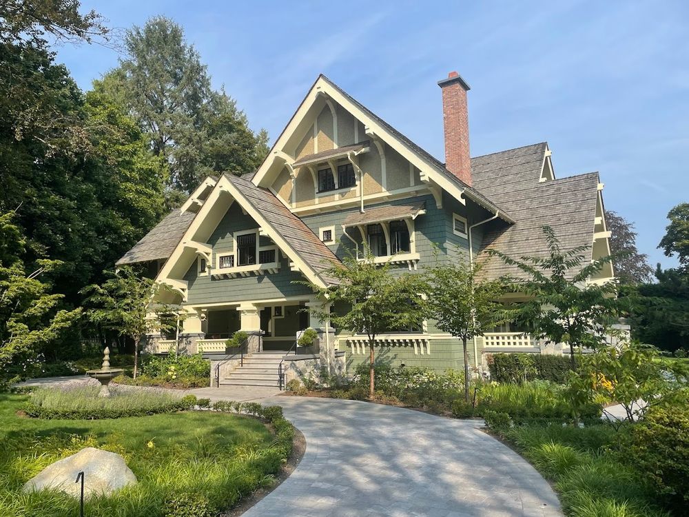 A mansion, dark green with yellow/beige trim