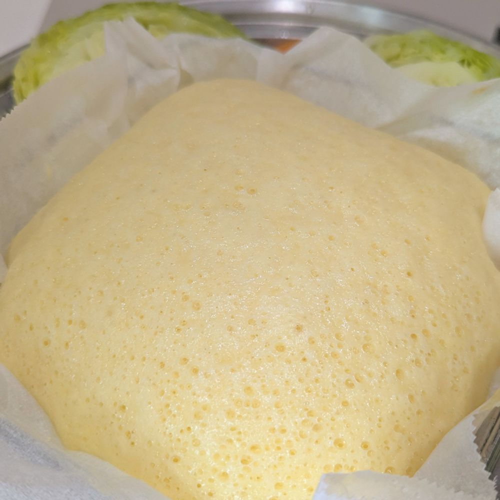 フライパン用蒸しプレートで野菜と卵蒸しパンをまとめて蒸す