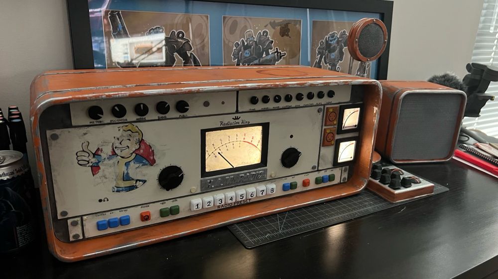 3D print and painted Fallout Radiation King H.A.M. Radio.