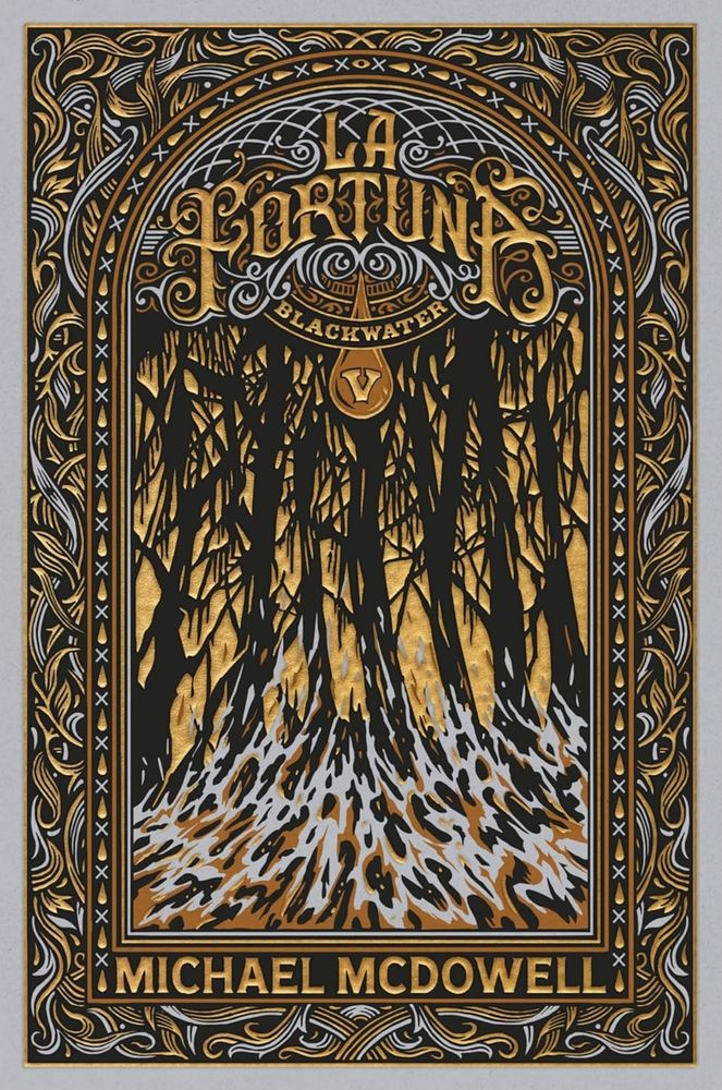 Portada del llibre La fortuna de Michael McDowell, en ella veiem un marc envoltant una finestra de cap redó i dins d'ella un bosc tètric on una onada d'aigua colpeja, el marc està fet de lianes que s'entremesclen.
