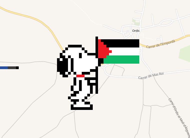 Captura de pantalla de un pueblo llamado Ordis en un mapa de google maps con un dibujo pixel art encima de Snoopy con una bandera palestina.