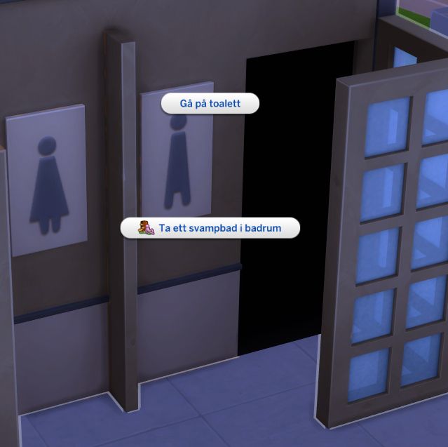 Picture of a public bathroom in Sims 4, with the interaction option "Ta ett svampbad i badrum" in Swedish, which can both be translated as "Take a fungus/mushroom wash in bathroom" and "Take a sponge wash in bathroom".