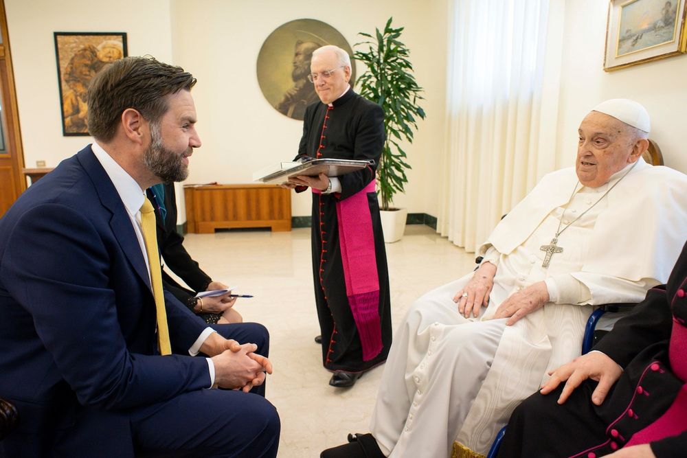Picture of JD Vance meeting with Pope Francis right before Francis's death.