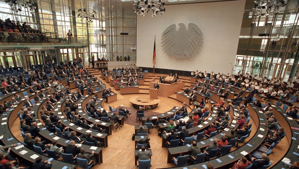 The former meeting chamber of the German Bundestag in Bonn. The seats in the room are arranged in a circle.