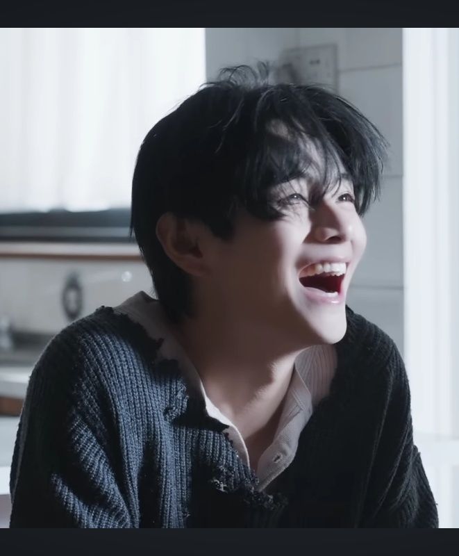 A very happy pic of Kim taehyung laughing joyfully 