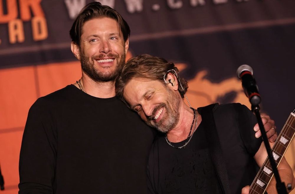 Rob Benedict resting his head on Jensen Ackles shoulder