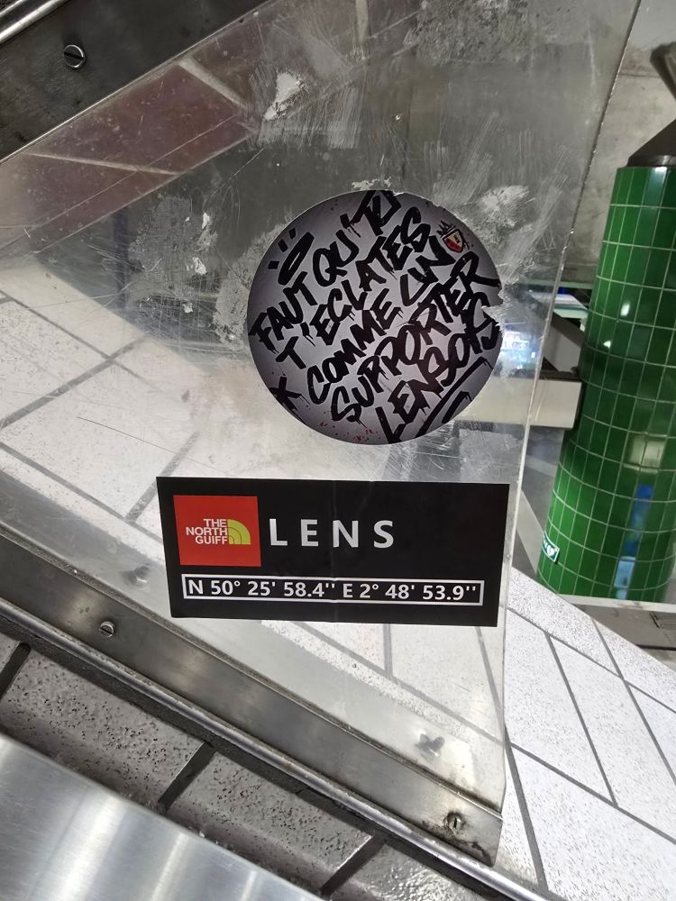 Stick "Faut qu'tu t'éclates comme un supporter Lensois" 
et un autre stick détourné de TNF Lens 