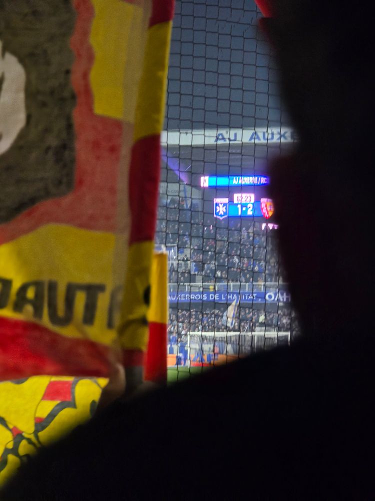 Tableau d'affichage affichant 1-2 pour Lens  à la 62' 