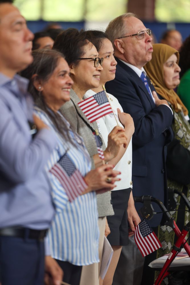 Illinoisans get sworn in as citizens. 