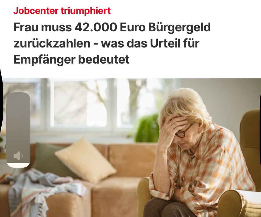 Zeitungsscreenshot mit Foto einer Rentnerin, die sich die Hand vors Gesicht hält. Die Headline lautet: Frau musd 42.000€ Bürgergeld zurückzahlen - was das Urteil für Empfänger bedeutet