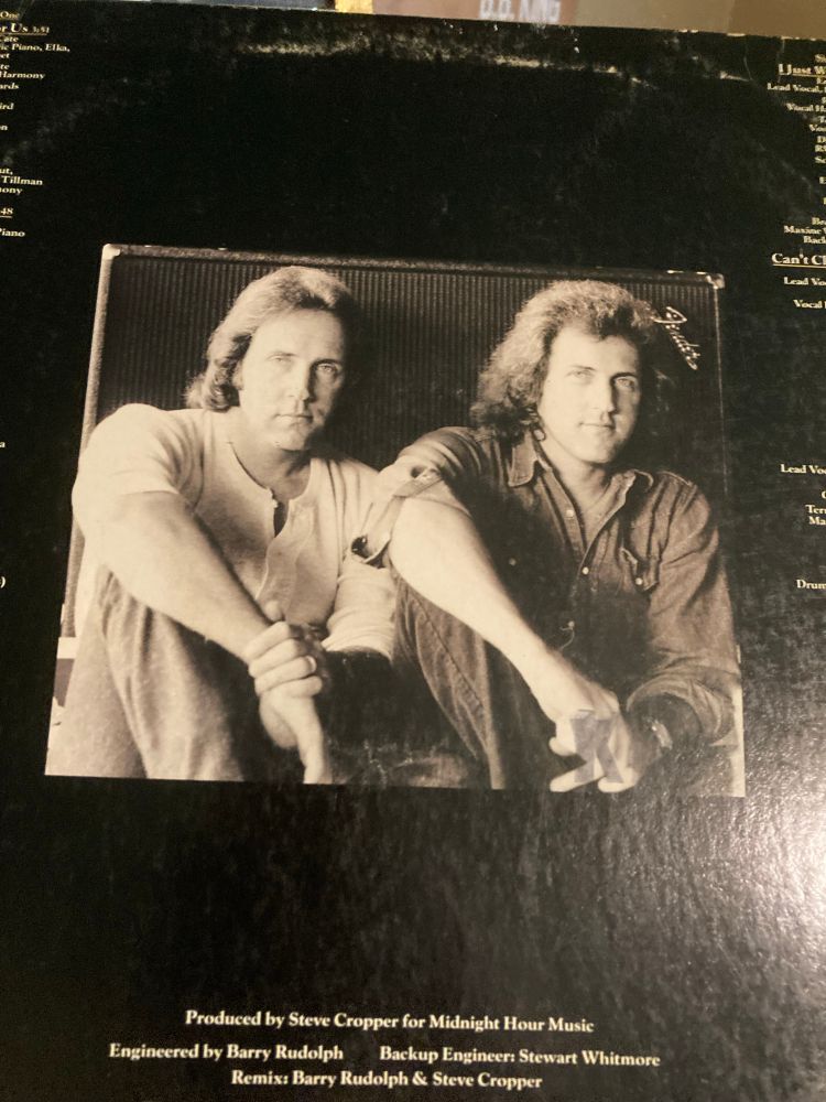 Photo of the 2 twin brothers. Album produced by Steve Cropper