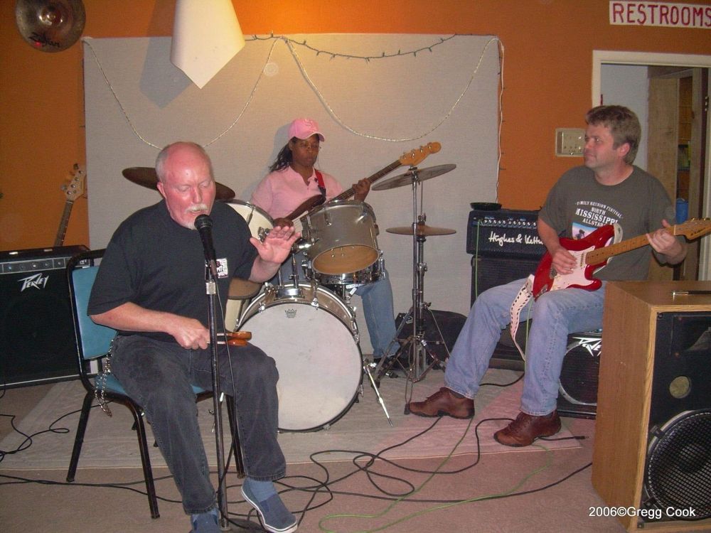 Spoonman, Carla Robinson, & me at Sarah’s Kitchen in Clarksdale, MS.
Photo by Gregg Cook