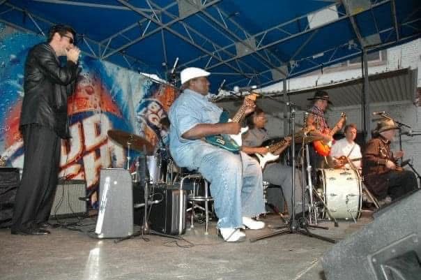 2009, Helena, Arkansas.
Musicians on stage:
(Left to right)
Bob Corritore-harmonica 
Big Jack-guitar 
Carla Robinson-bass
Mose Taylor-guitar
Terry Buckalew-guitar
Mississippi Spoonman-vocals
