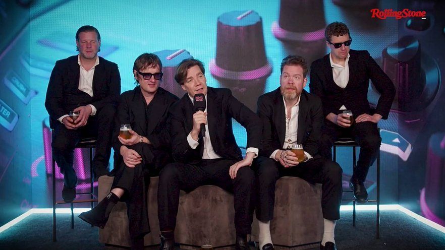Banda lança seu sétimo disco, ‘The Hives Forever Forever The Hives’, e já tem data para voltar ao Brasil: fevereiro, abrindo para My Chemical Romance