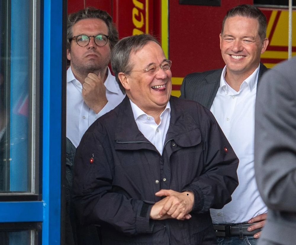 Armin laschet lacht 