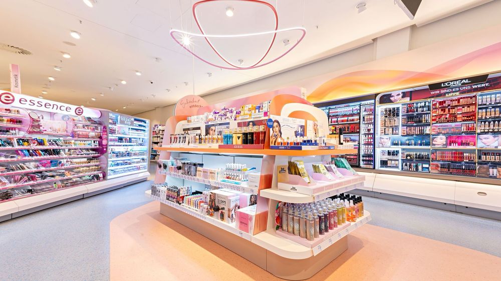 Lebensmittel Zeitung und Handelsblatt berichten über den baldigen Start der singapurischen Kosmetikmarke SHEGLAM bei dm-drogerie markt. Die Digitalberaterin...