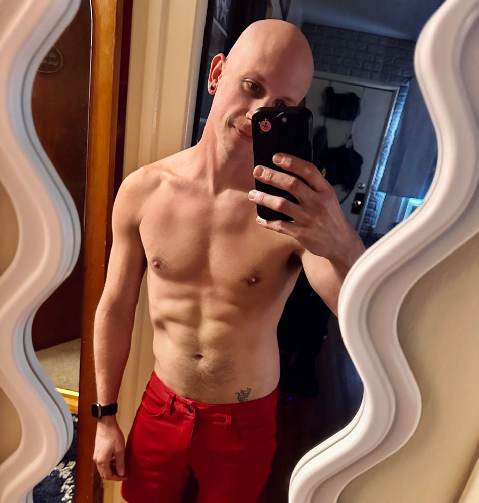 My favorite brand of shorts were on sale and I am thrilled at this color choice! It’s apparently raspberry red, so I had to share in front of this mirror while shirtless 💅🏻