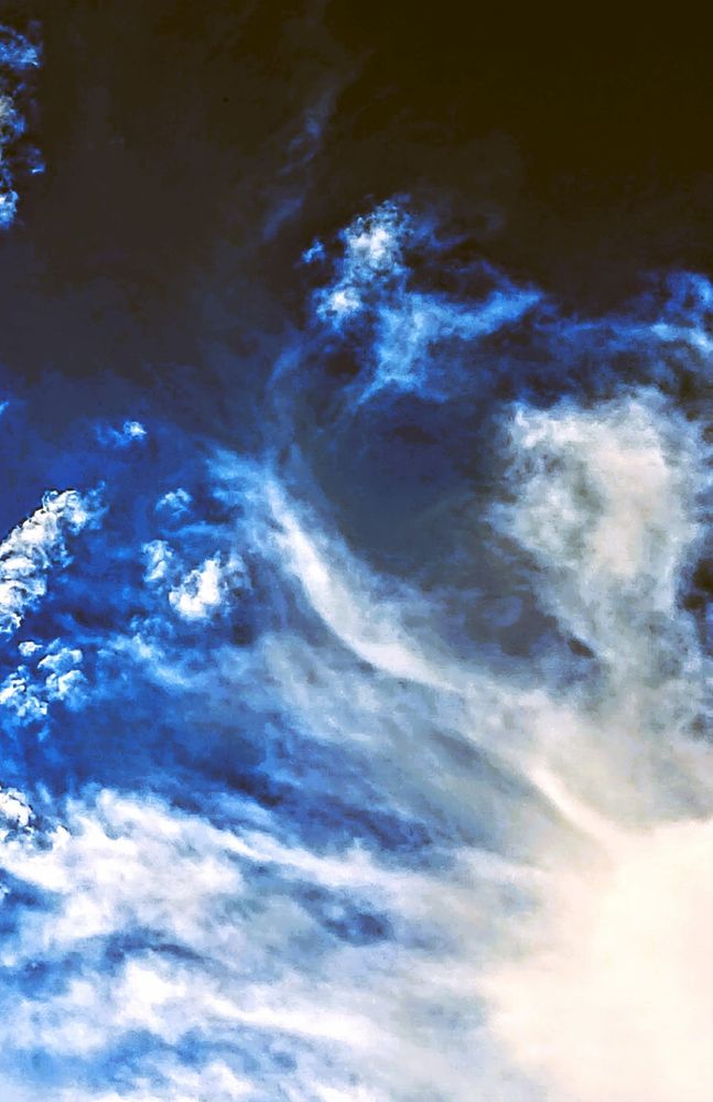 strange pretty cloud that almost look like sun flare.