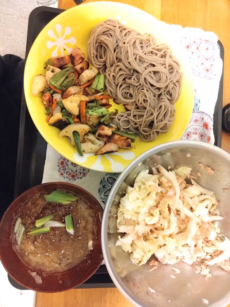 ざるそば 大根おろしのめんつゆ
根菜の野菜炒め
ツナと白菜のサラダ