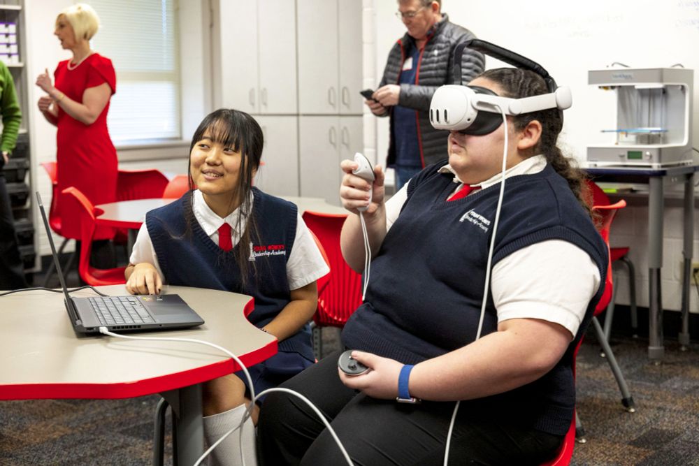 High school students explore real scientific datasets in virtual reality with syGlass and Diamondback Energy.