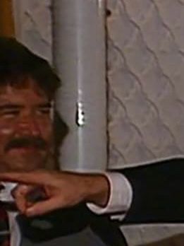 Unknown guy pictured with Trump and Epstein 