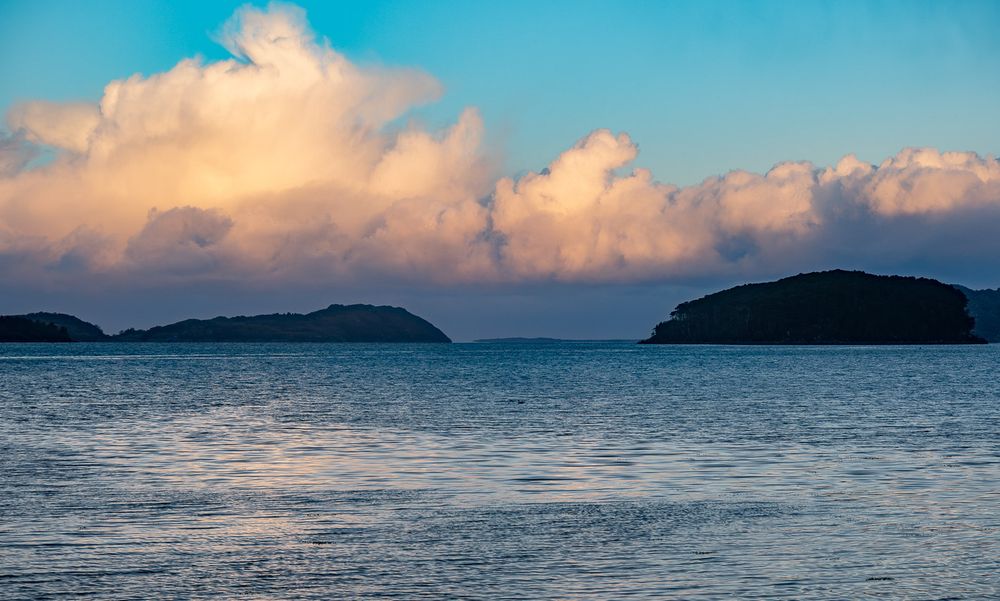 Threatening clubs over a blue sea.
