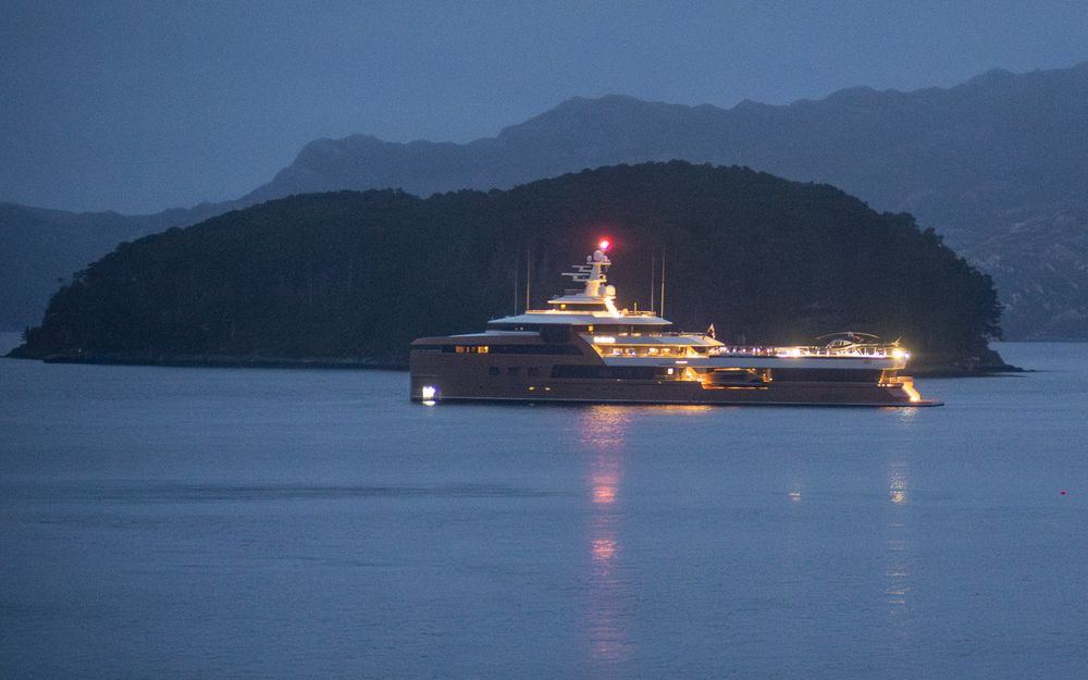 A 'pleasure cruising yacht'.