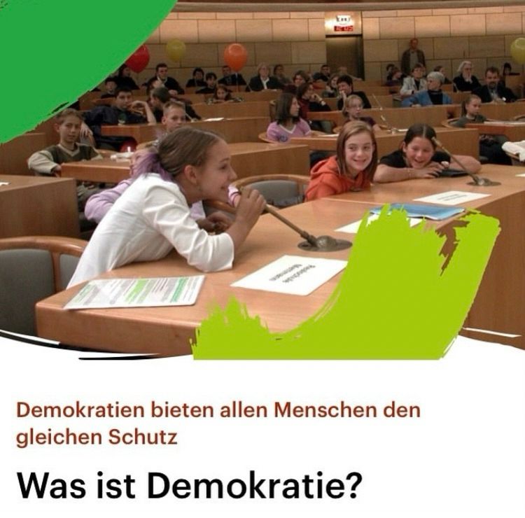Im Kakadu Kinderpodcast „Was ist Demokratie?“ haben wir diese Frage für jede*n verständlich geklärt. Vor allem für Kinder, denn Kinder sind unsere Zukunft.  