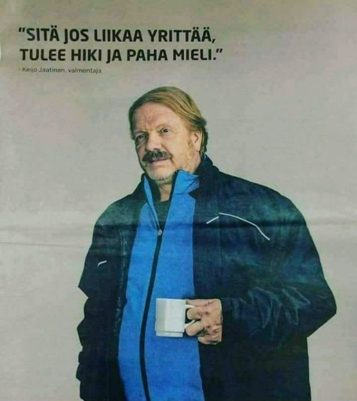 Kuvassa valmentaja kahvikuppi kädessään toteaa, että "Sitä jos liikaa yrittää, tulee hiki ja paha mieli."