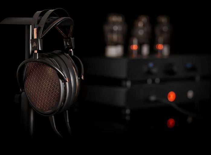 Audeze CRBN2 : un casque électrostatique qui refuse de baisser les basses