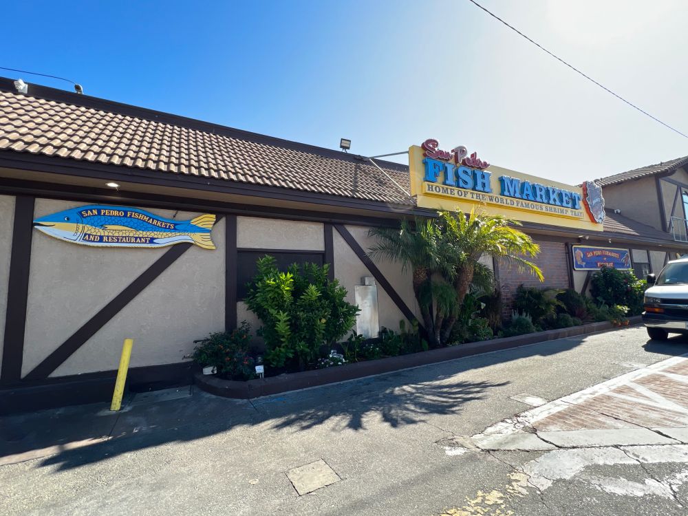 A photo of the outside of San Pedro Fish Market, San Pedro, CA.

[Eric Chu - October 16, 2021]