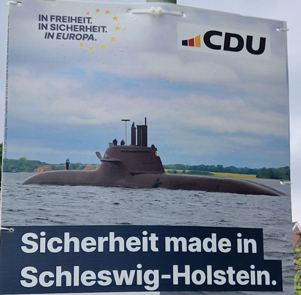 Ein U-Boot auf einem Wahlplakat der CDU mit einer Bildunterschrift "Sicherheit mad in Schleswig-Holstein.".