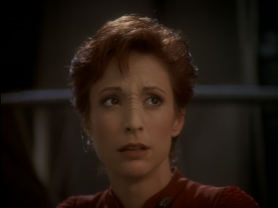 Kira looking around. It seems has made a decision. 