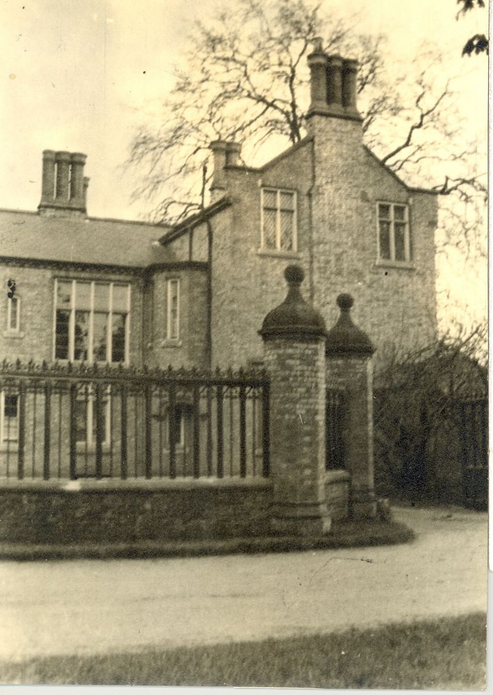 Photograph of Friday Hill House, Chingford, 1915.