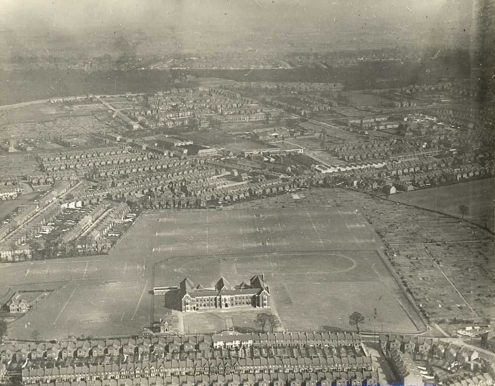 Aerial view of Sir George Monoux Grammar School, c.1930s.

From VHM photo collection, available in our Searchroom.
