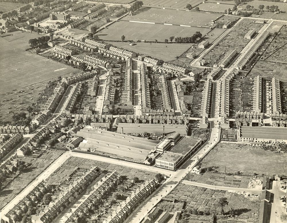 Aerial photograph of Fulbourne Road, Walthamstow, c.1930.
📷 From VHM collection, available in our Searchroom. 