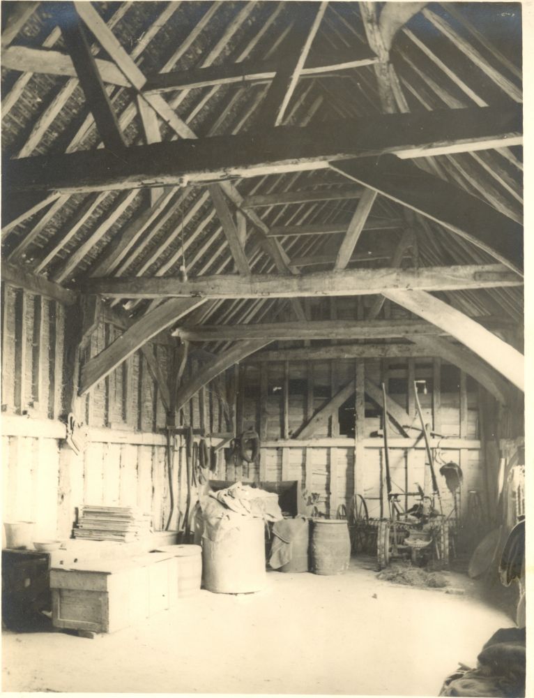 Photograph of timber framed barn at Pimp Hall Farm in Chingford, c.1930s. 

📷 From VHM collection, available in our Searchroom. 