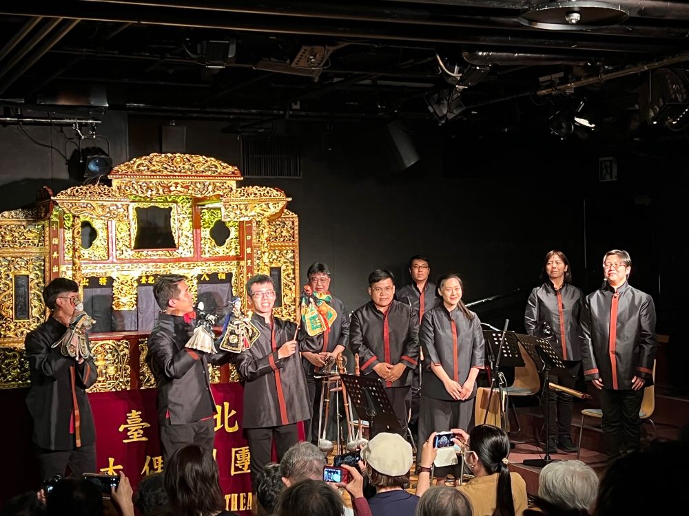台北木偶劇団の皆さん。人形師と演奏の方々。