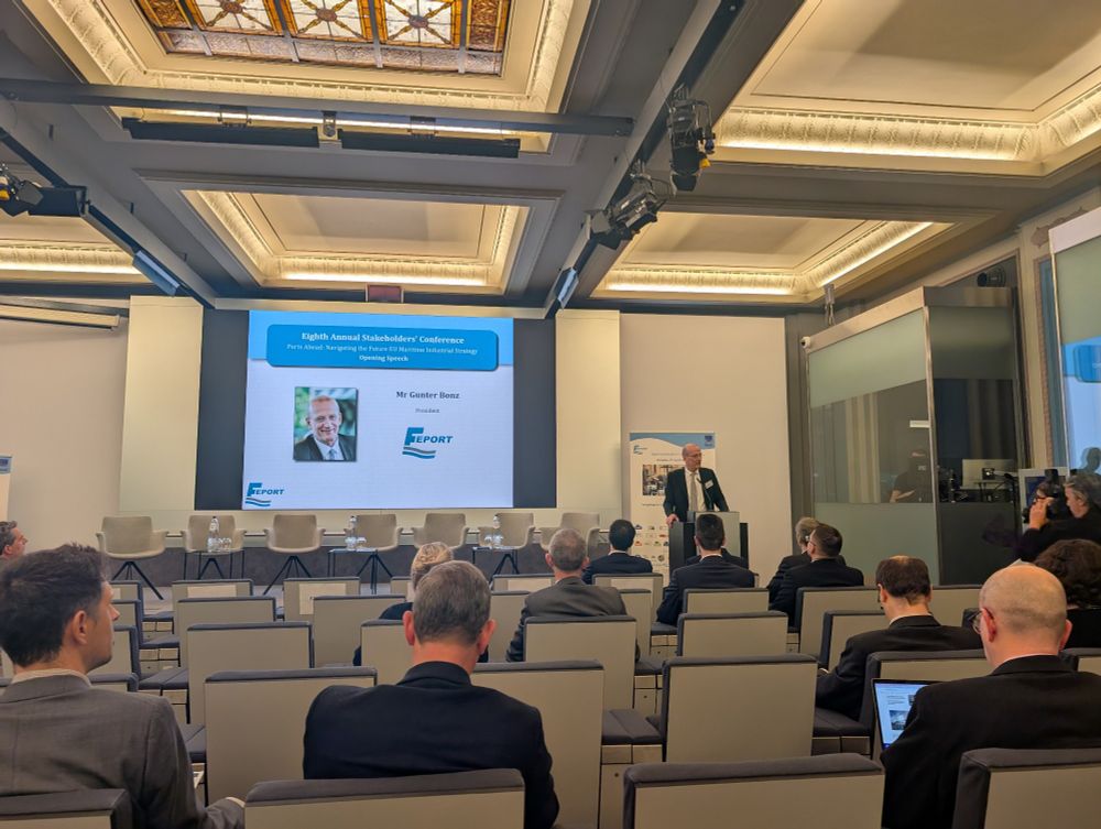 Gunter Bonz, President of FEPORT, delivers his opening speech 