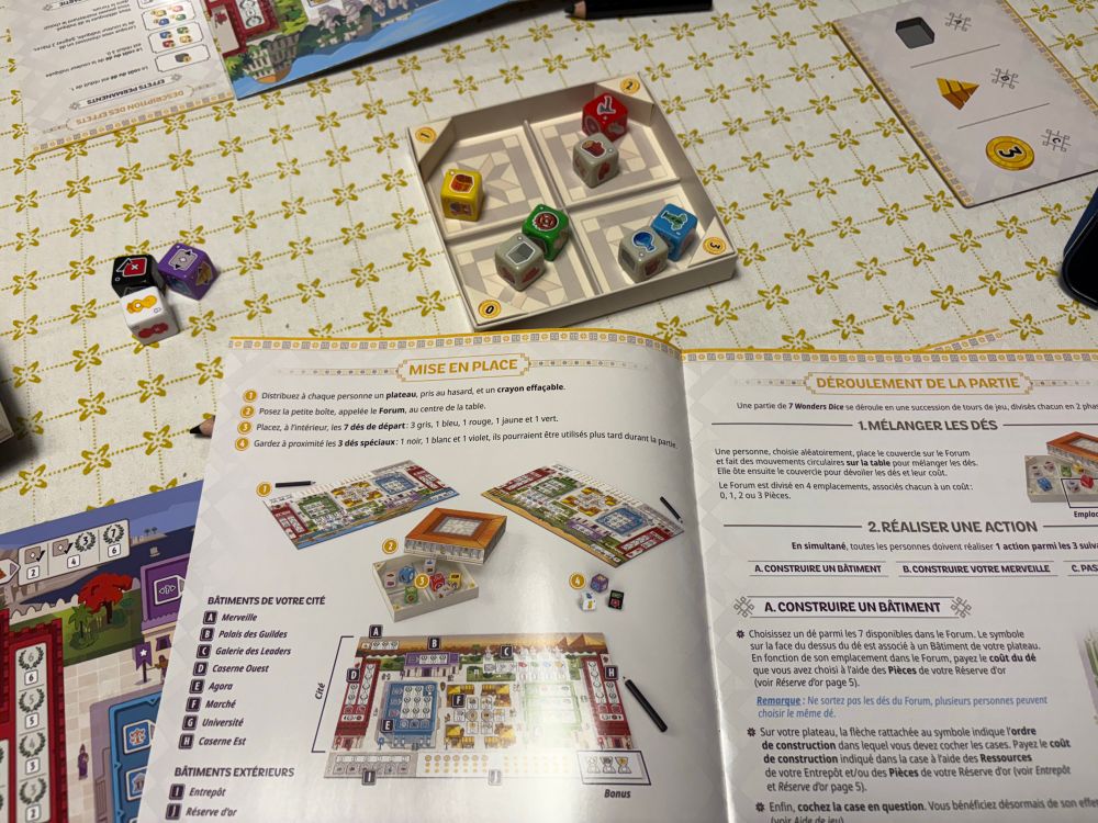 Règle de 7 wonders dice sur une table de jeu 