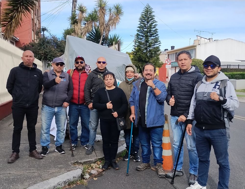 Photo of fired General Motors workers and supporters protesting their termination outside of the U.S. Embassy in Bogotá. These workers have been protesting for 5,114 consecutive days. 