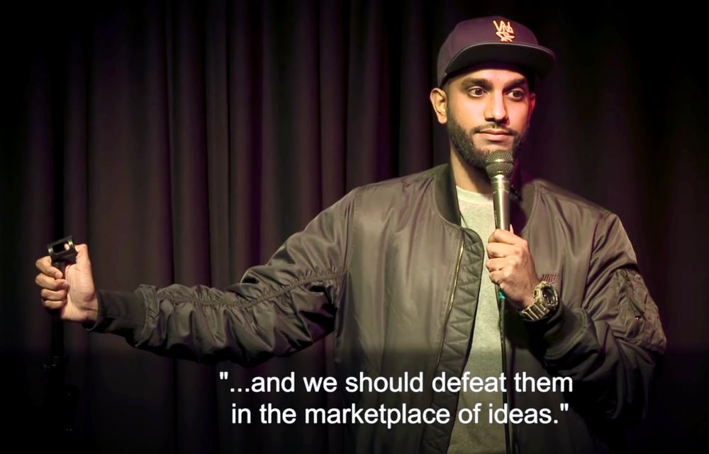 Aamer Rahman disant : ...and we should defeat them in the marketplace of ideas."
...Et nous devrions les vaincre sur le marché des idées."